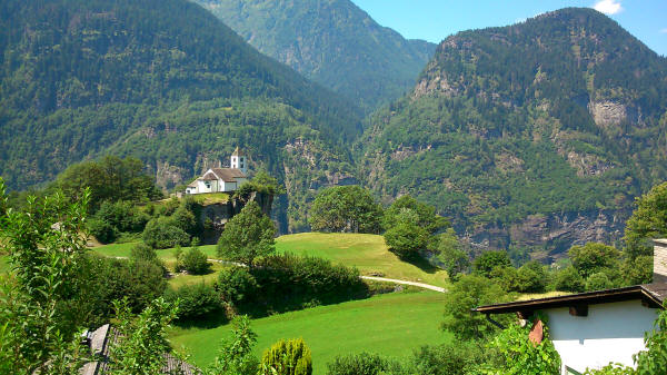 San Giovanni Kirche am Felsabhang